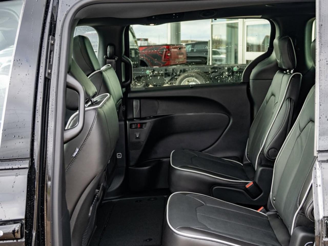 2026 Chrysler Pacifica Limited Photo