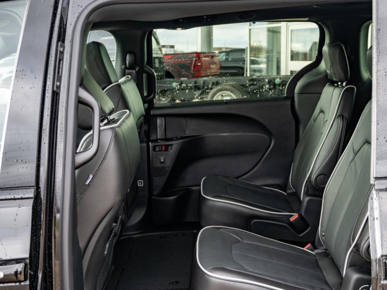 2026 Chrysler Pacifica Limited Photo