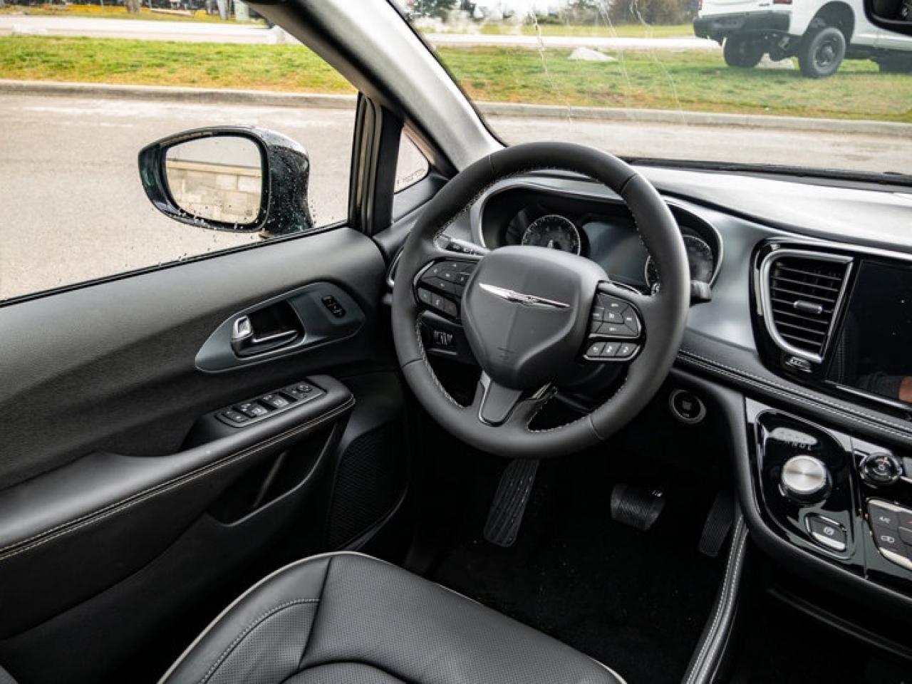 2026 Chrysler Pacifica Limited Photo