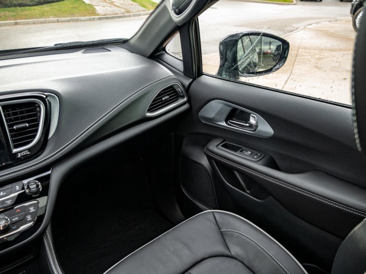 2026 Chrysler Pacifica Limited Photo