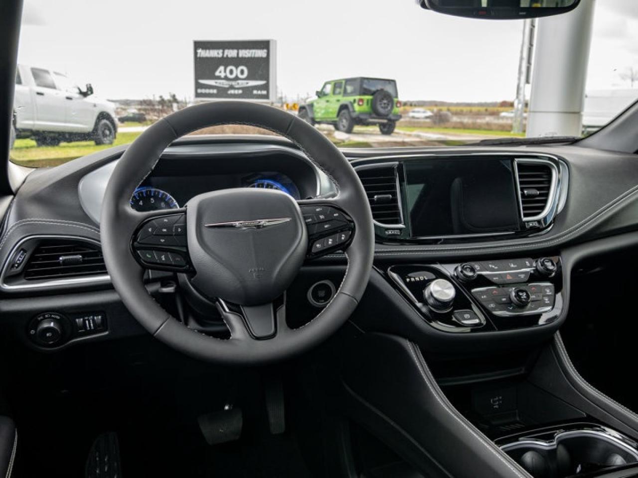 2026 Chrysler Pacifica Limited Photo2