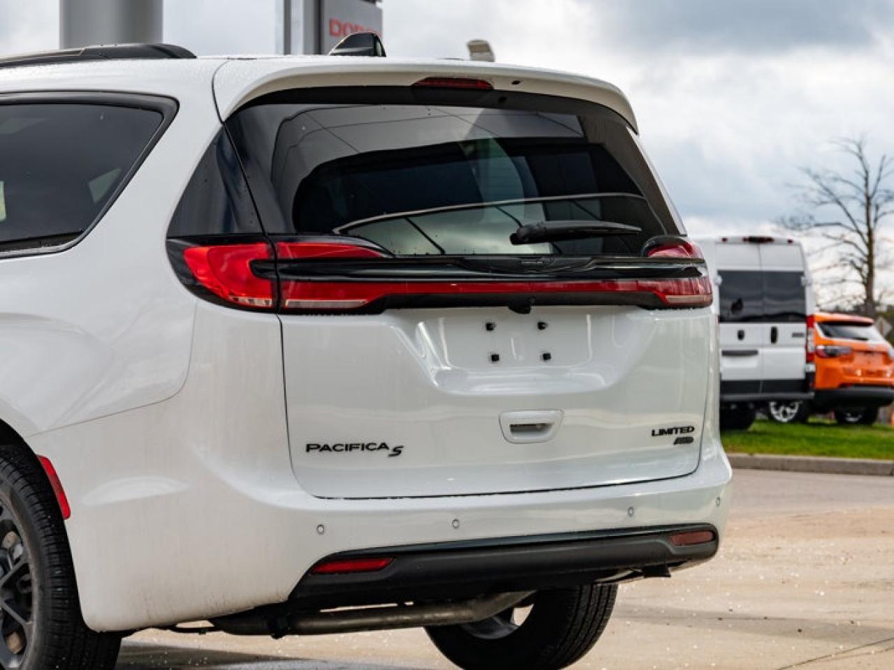 2026 Chrysler Pacifica Limited Photo