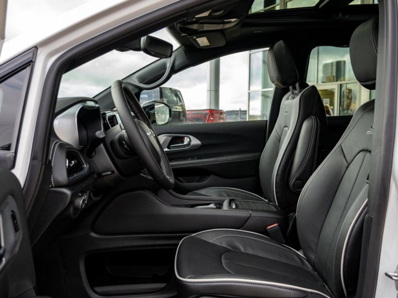 2026 Chrysler Pacifica Limited Photo