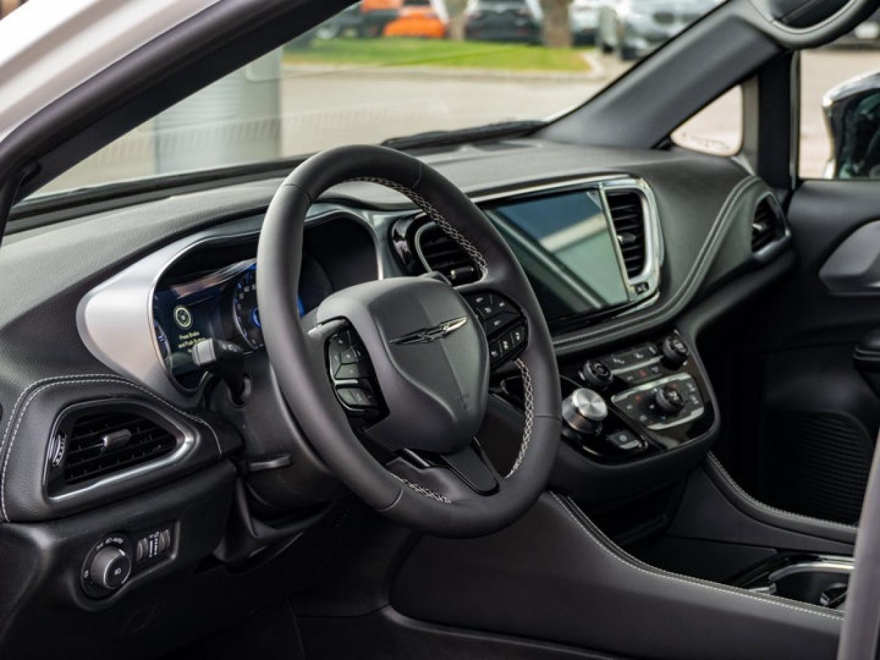 2026 Chrysler Pacifica Limited Photo