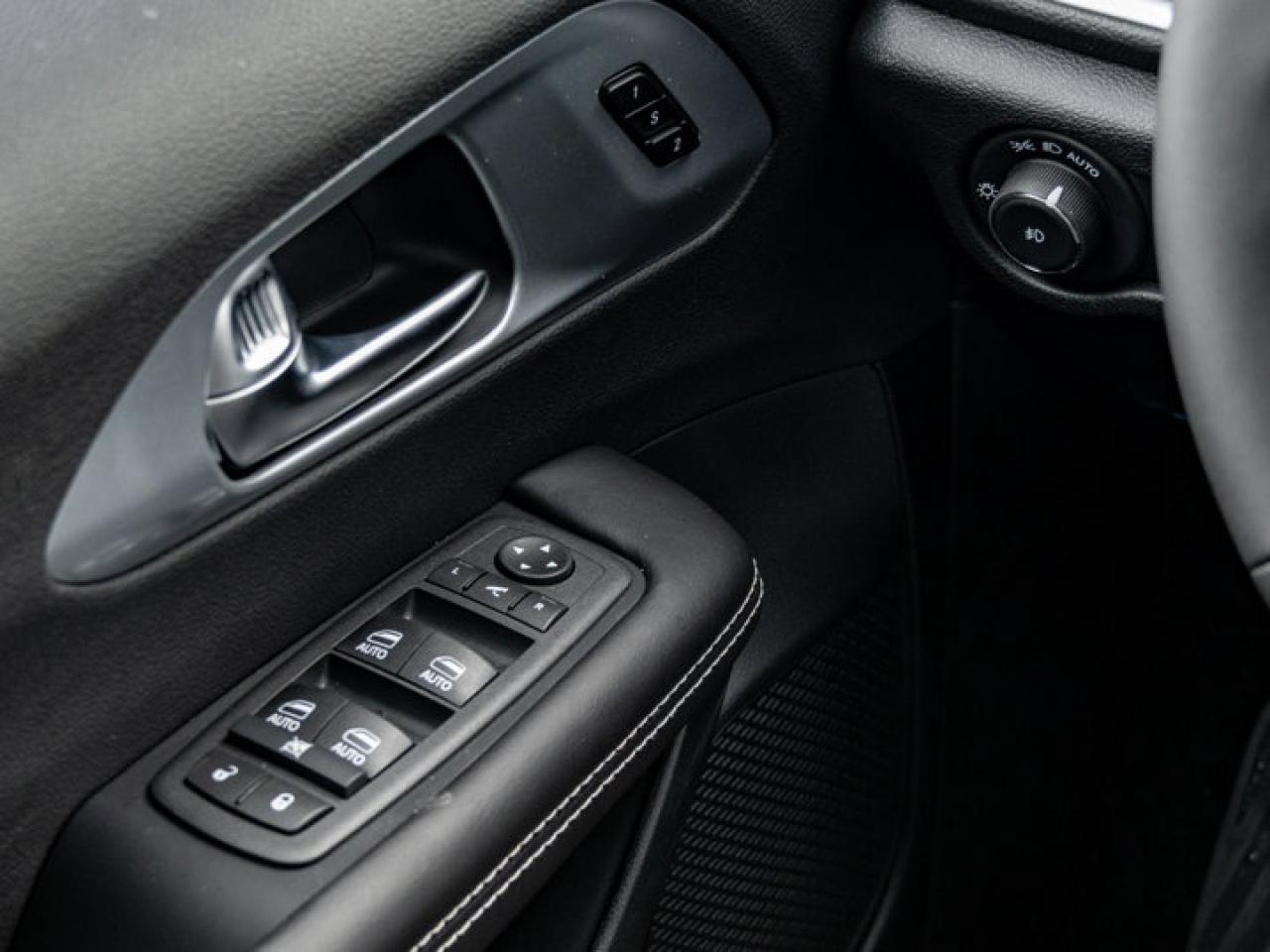 2026 Chrysler Pacifica Limited Photo