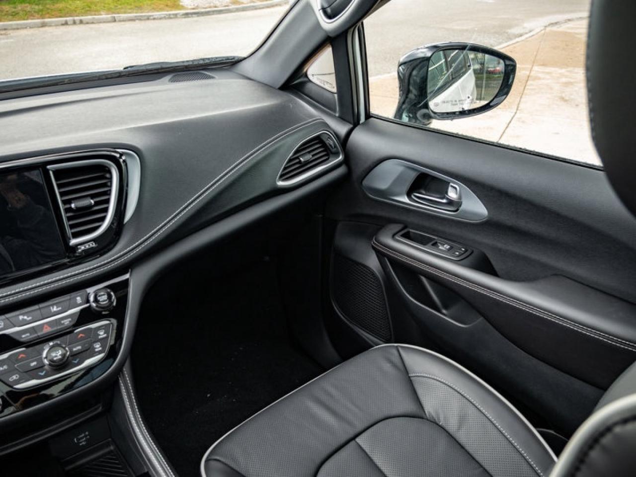 2026 Chrysler Pacifica Limited Photo