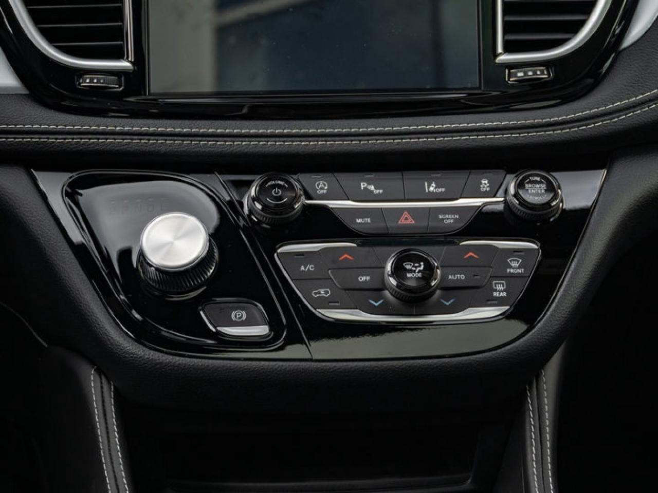 2026 Chrysler Pacifica Limited Photo