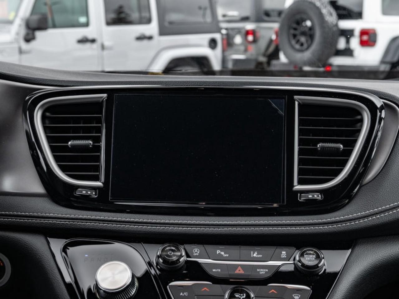 2026 Chrysler Pacifica Select Photo