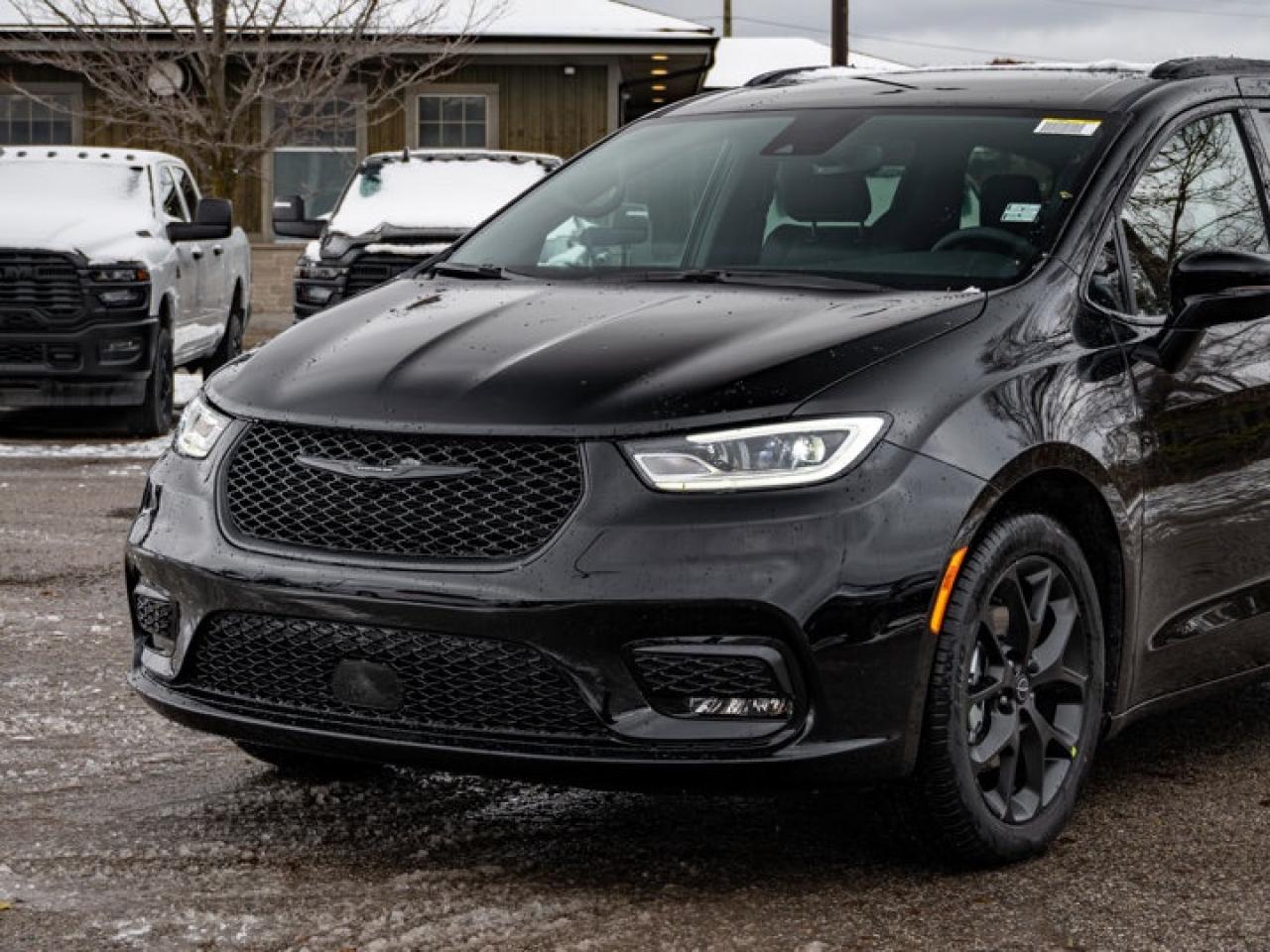 2026 Chrysler Pacifica Select Photo