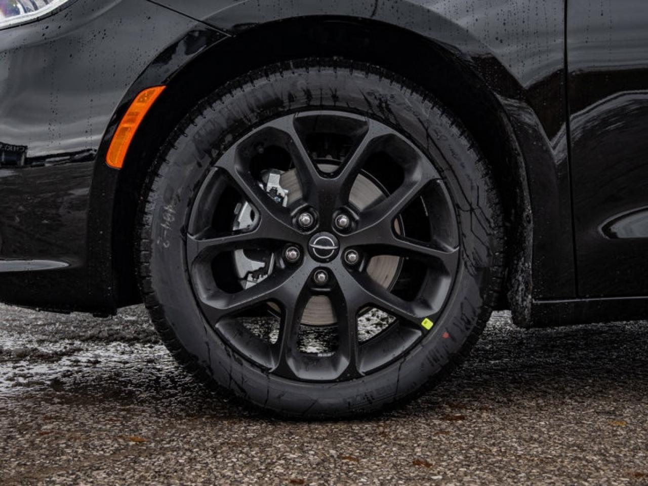 2026 Chrysler Pacifica Select Photo