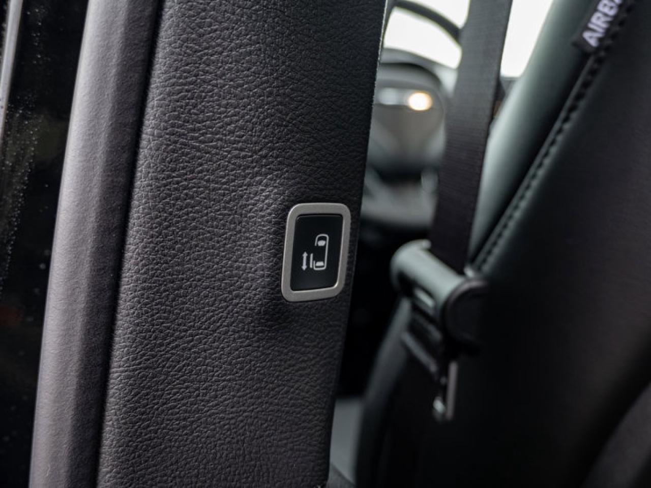 2026 Chrysler Pacifica Select Photo