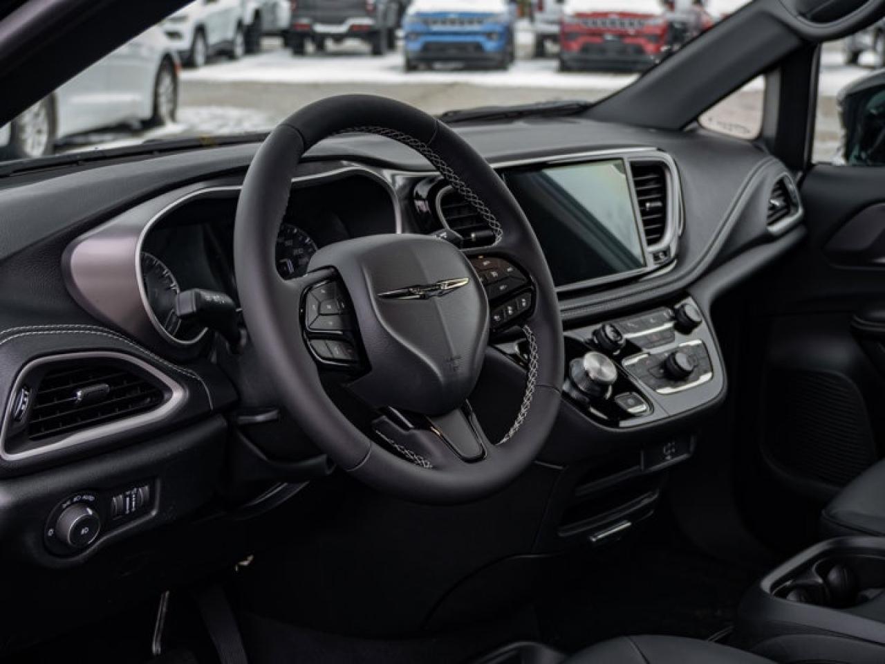 2026 Chrysler Pacifica Select Photo