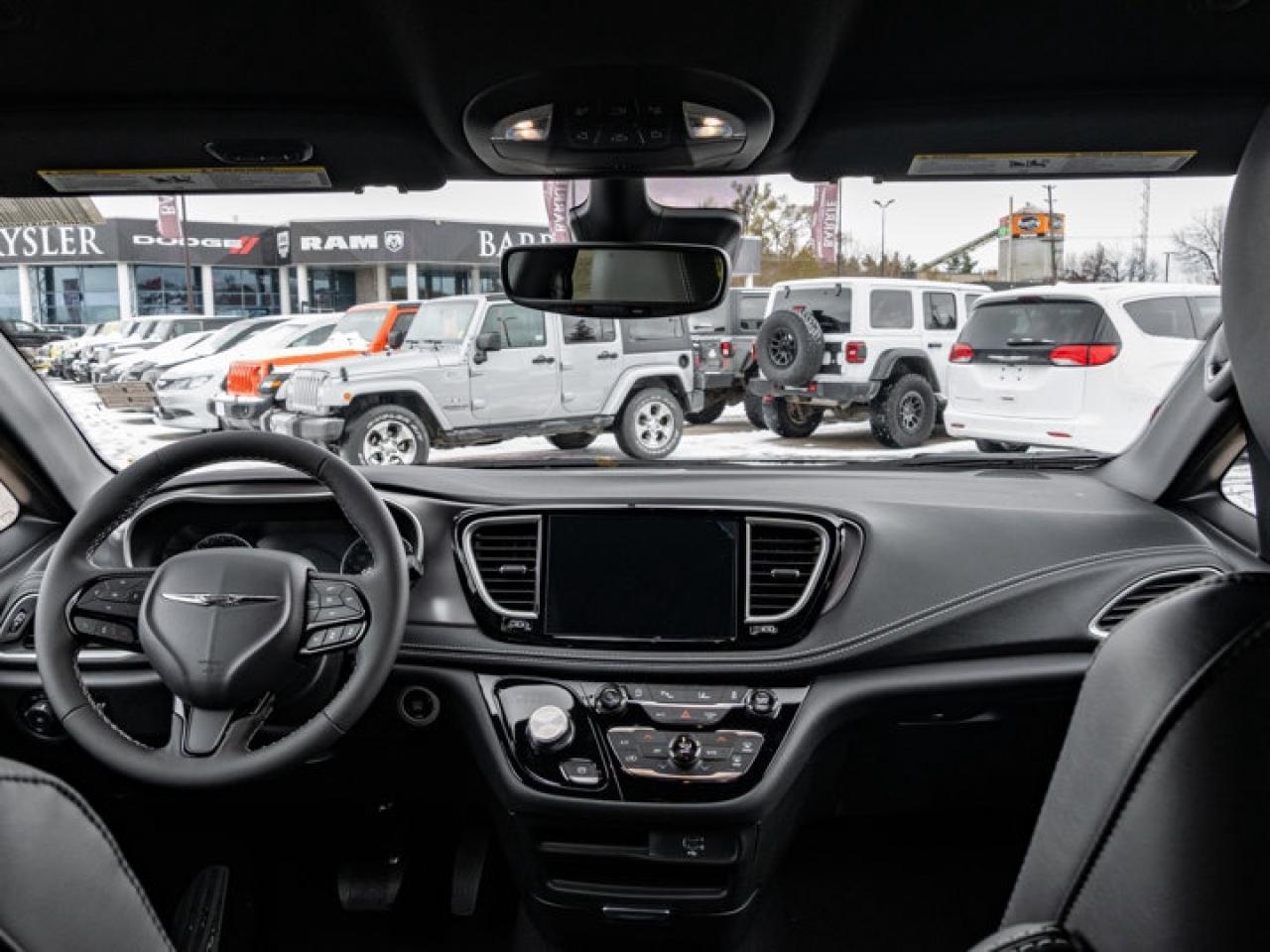 2026 Chrysler Pacifica Select Photo