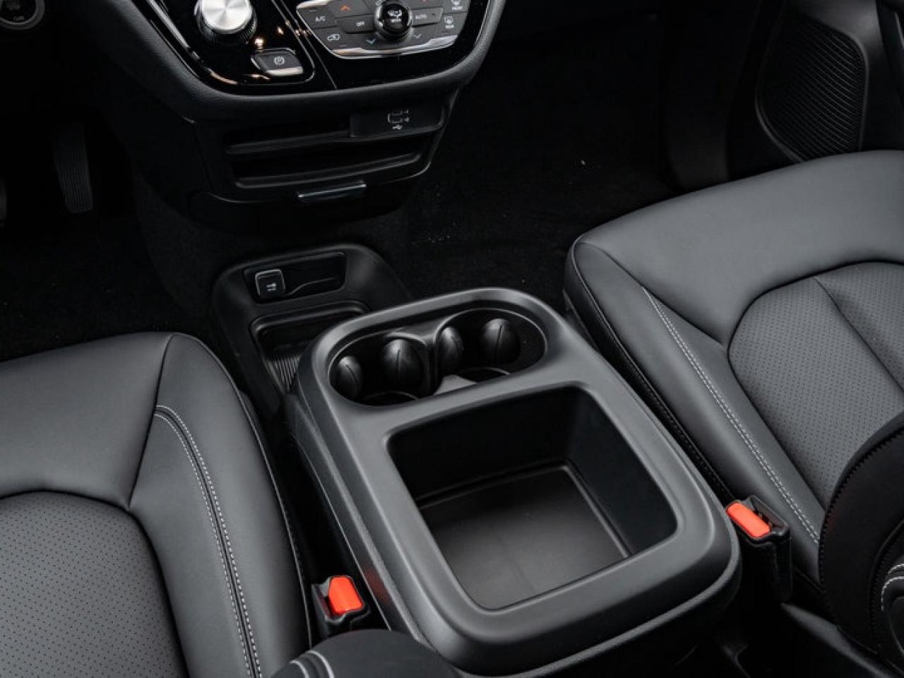 2026 Chrysler Pacifica Select Photo