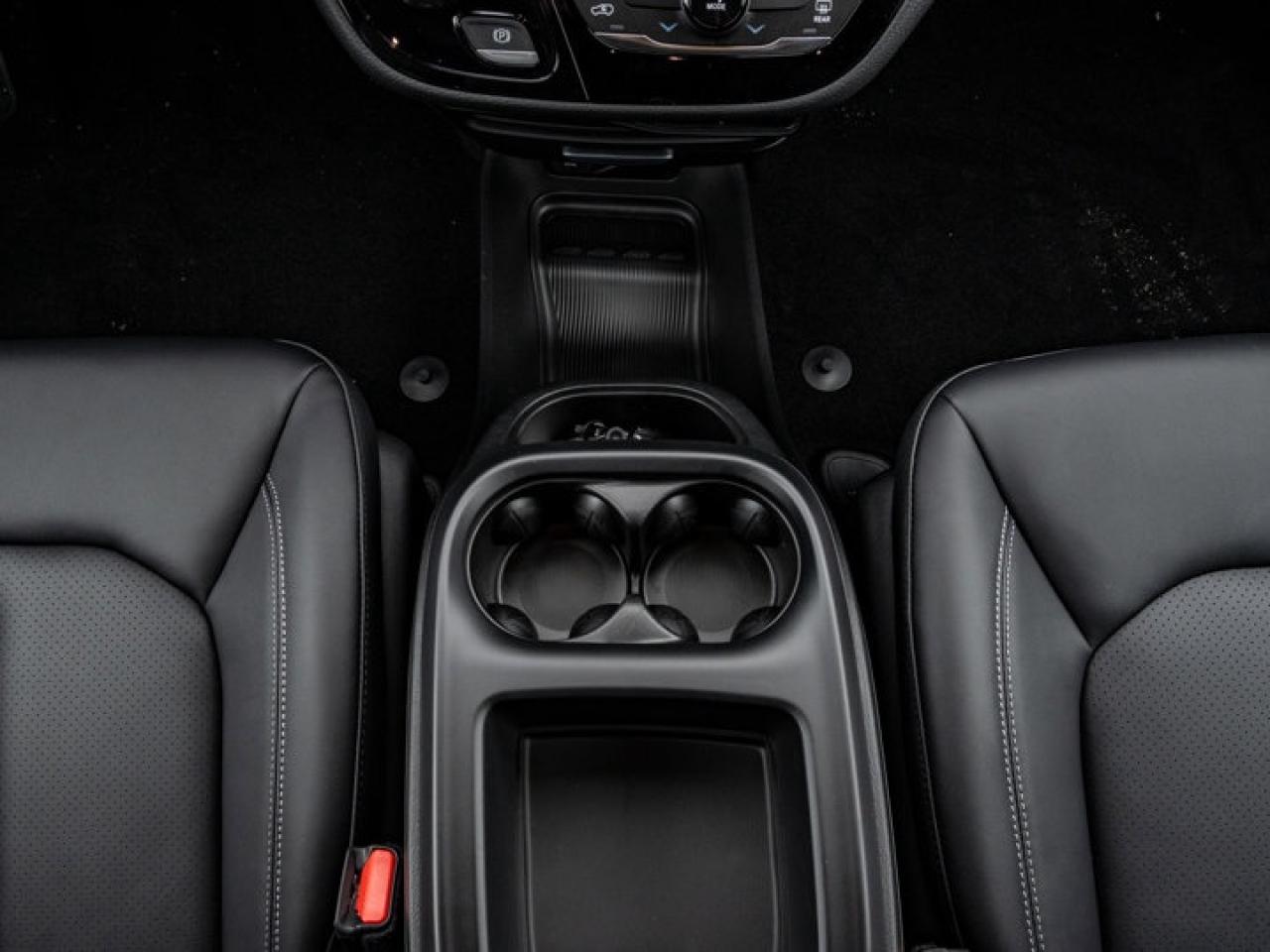 2026 Chrysler Pacifica Select Photo