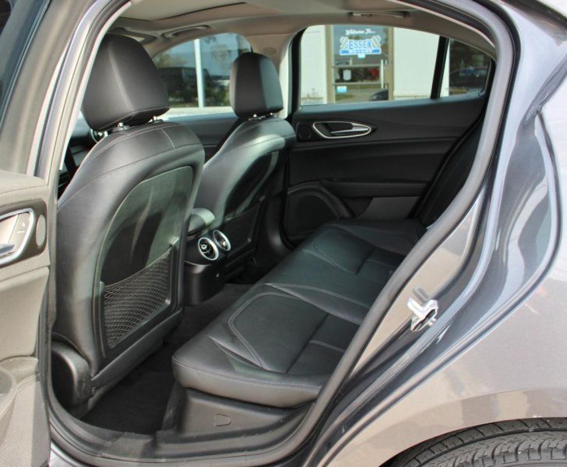 2017 Alfa Romeo Giulia Low Ks*AWD*Heated Leather*Moon Roof*Bluetooth - Photo #17