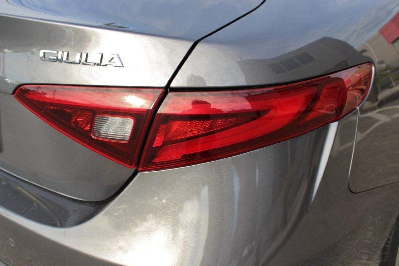 2017 Alfa Romeo Giulia Low Ks*AWD*Heated Leather*Moon Roof*Bluetooth - Photo #6