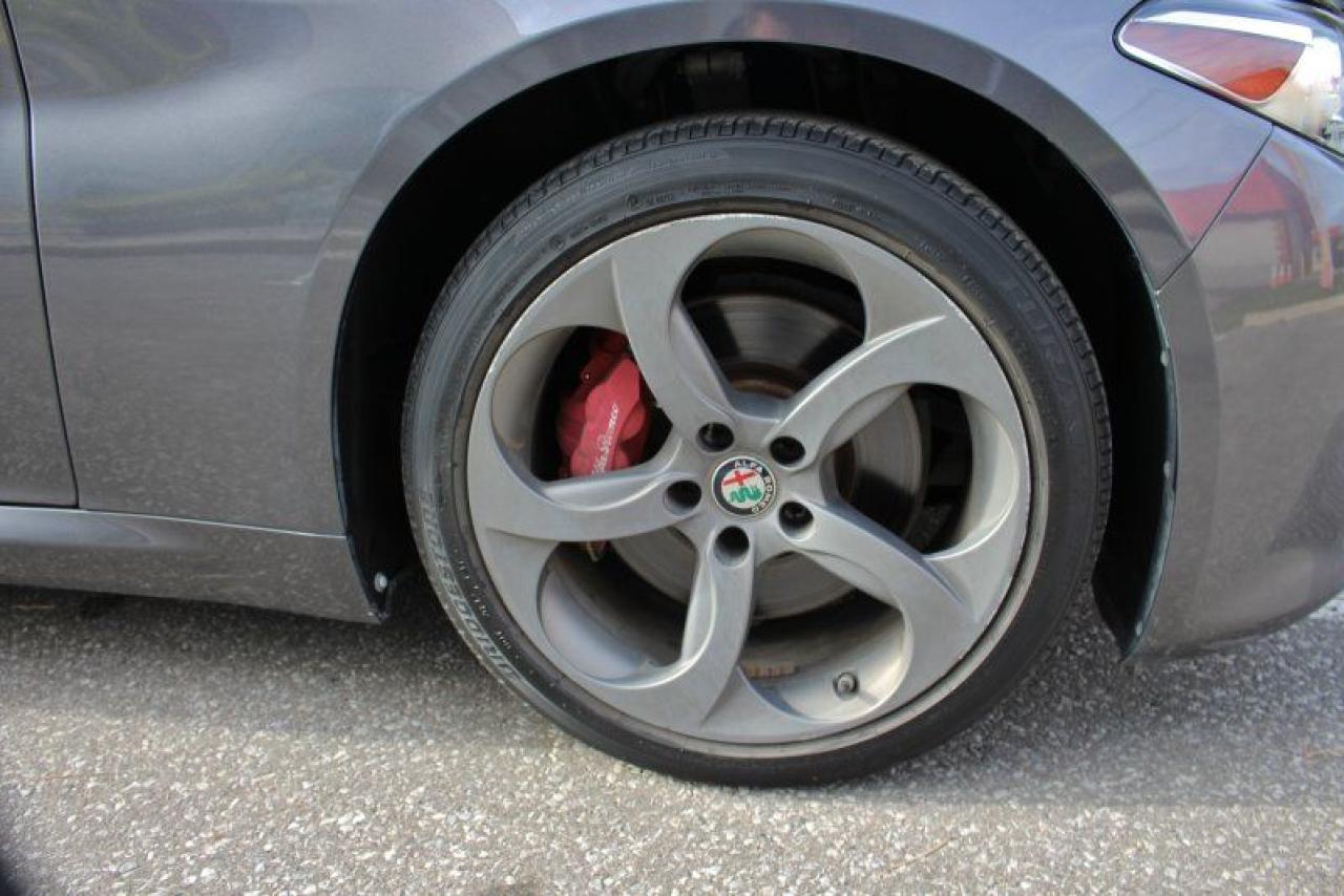 2017 Alfa Romeo Giulia Low Ks*AWD*Heated Leather*Moon Roof*Bluetooth - Photo #5