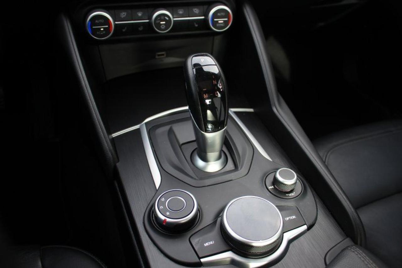 2017 Alfa Romeo Giulia Low Ks*AWD*Heated Leather*Moon Roof*Bluetooth - Photo #21