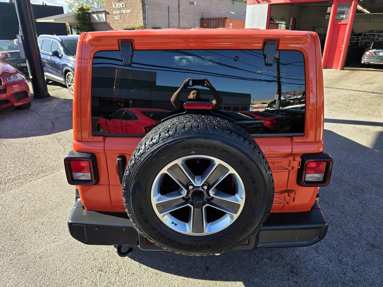 2019 Jeep Wrangler Unlimited Sahara 4X4 Photo3