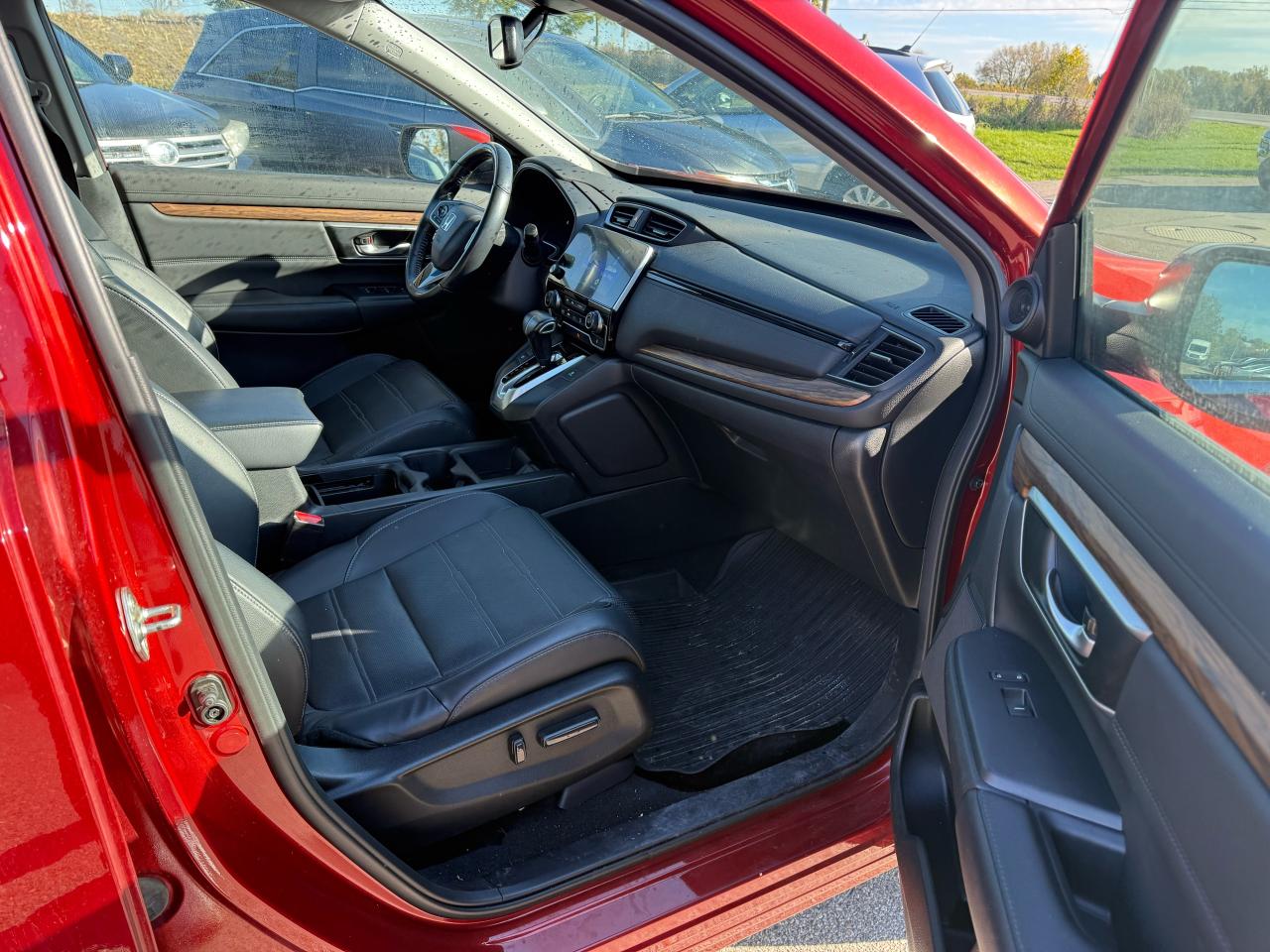 2019 Honda CR-V Touring Photo2