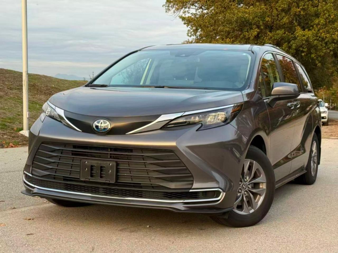 Used 2024 Toyota Sienna XLE/ NO ACCIDENT/ BC LOCAL/ ONE OWNER for sale in Richmond, BC
