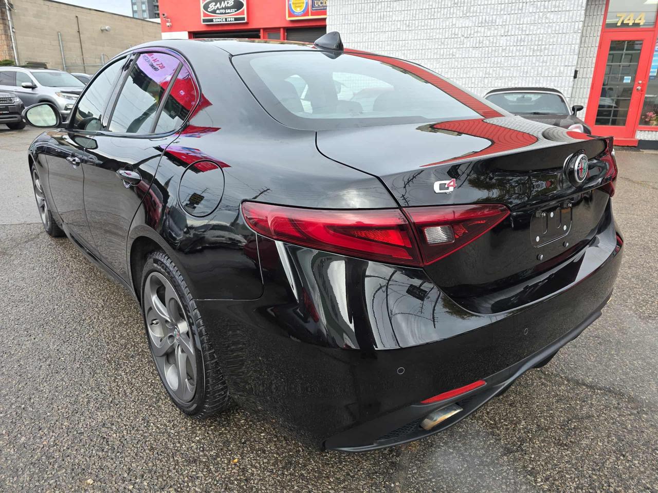 2017 Alfa Romeo Giulia Q4 AWD Photo3