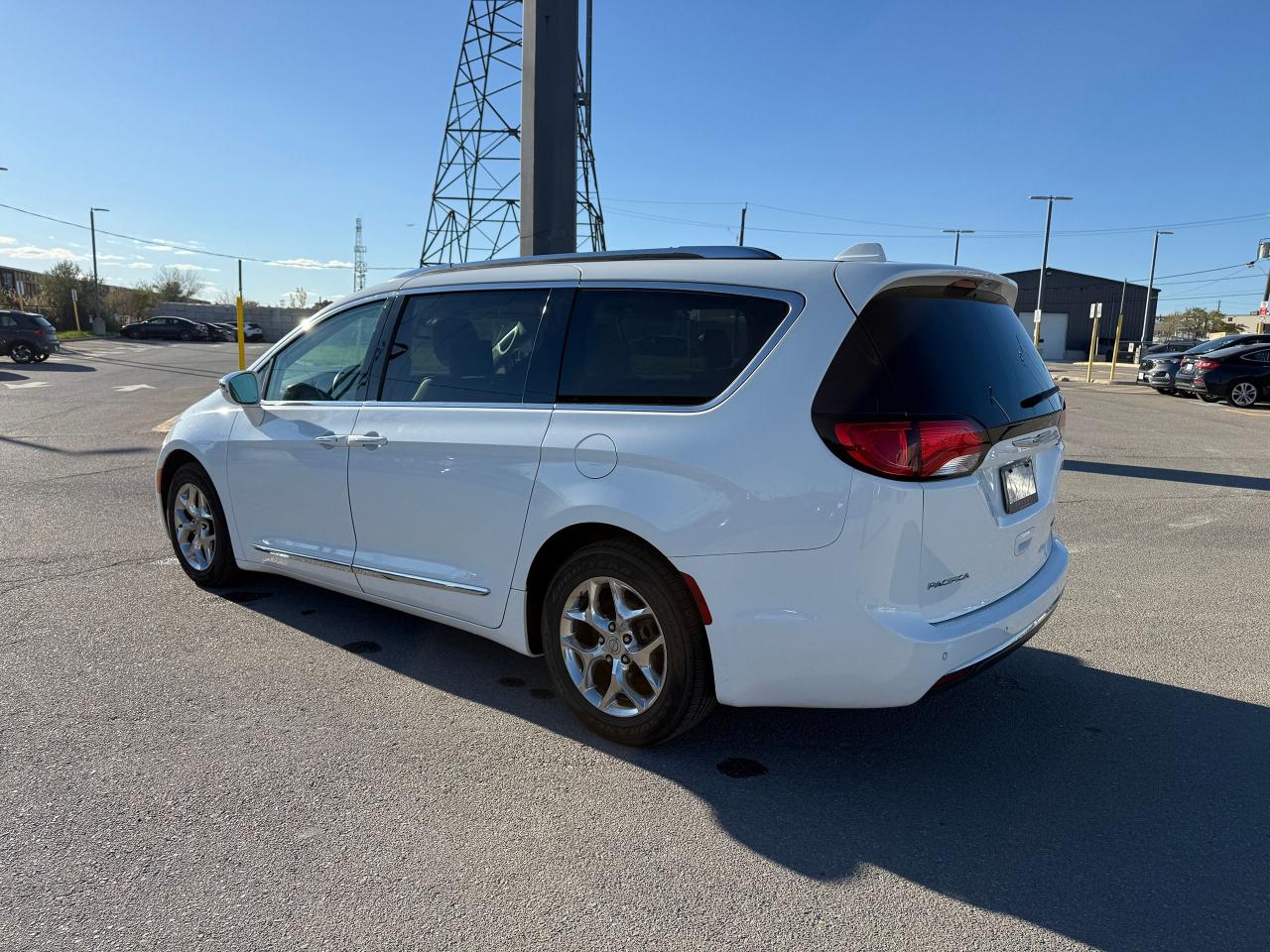 2017 Chrysler Pacifica Limited - Photo #7