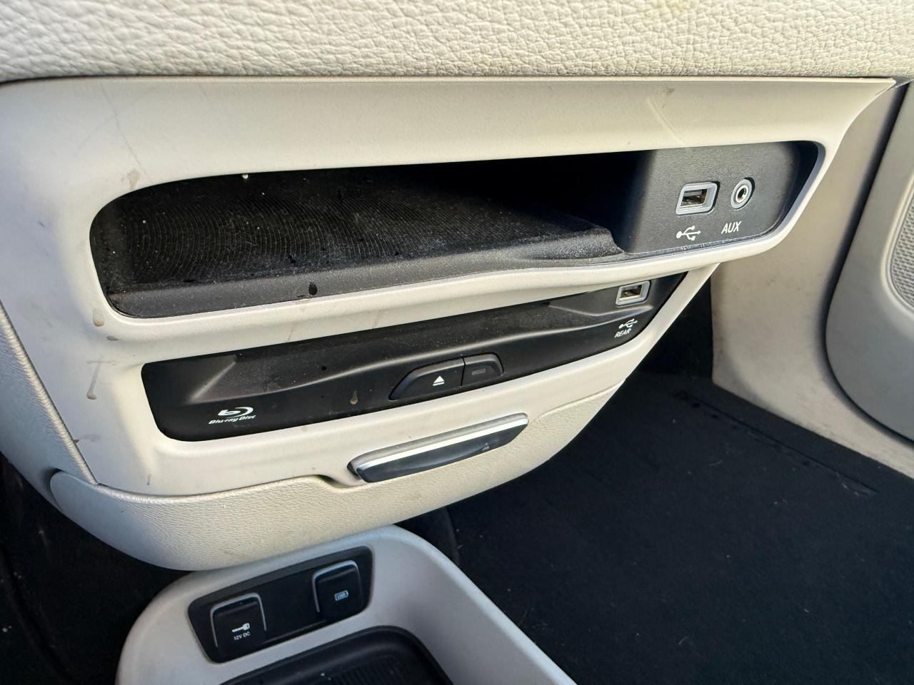 2017 Chrysler Pacifica Limited - Photo #16