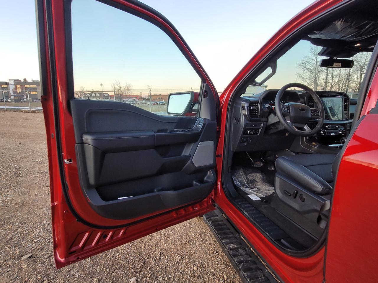 2025 Ford F-150 Lariat Photo5