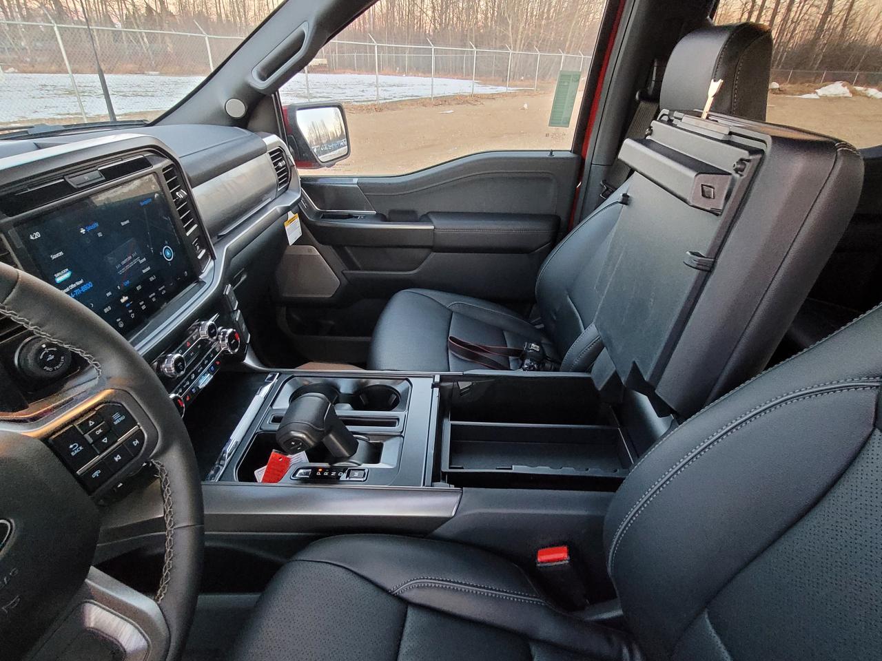 2025 Ford F-150 Lariat Photo5