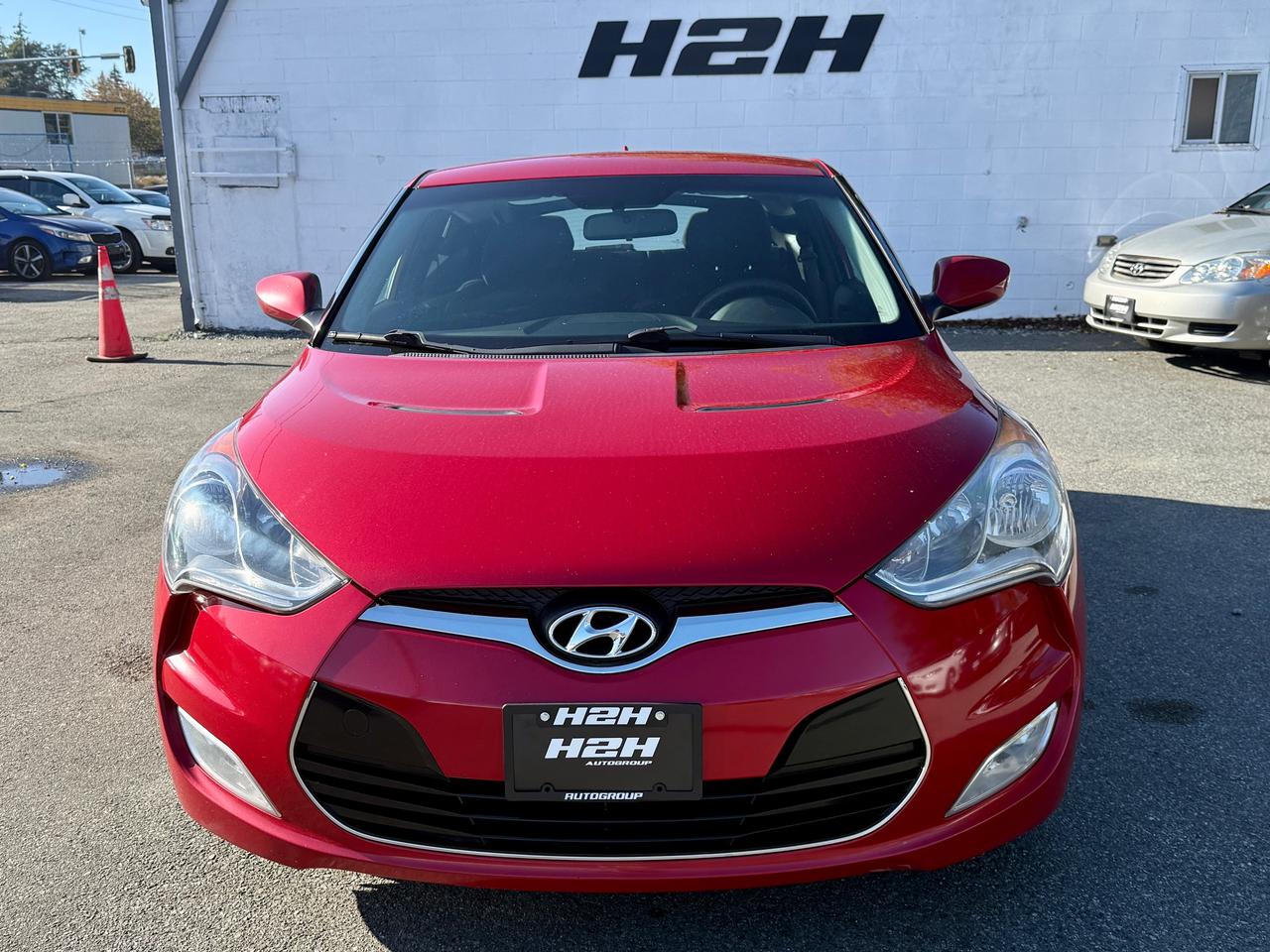 2012 Hyundai Veloster FINANCING AVAILABLE Photo2