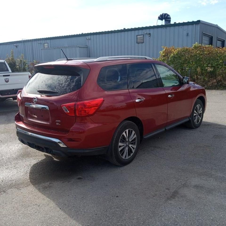 2017 Nissan Pathfinder SL - Photo #5