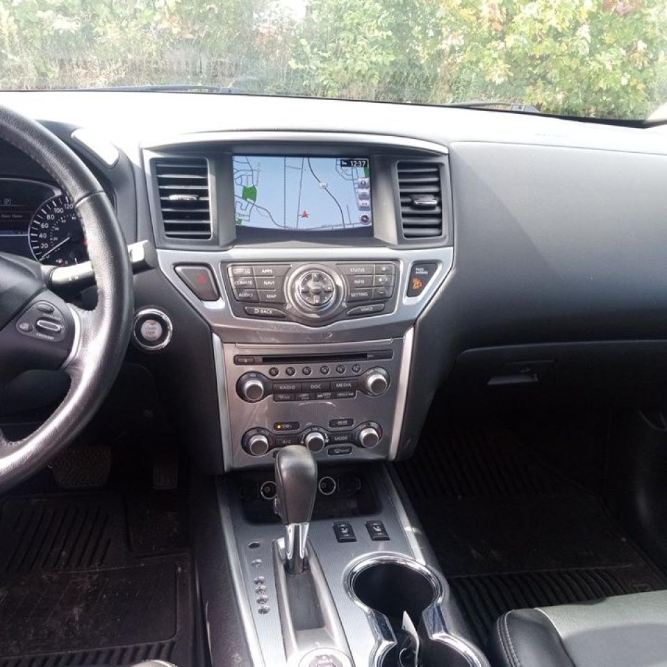 2017 Nissan Pathfinder SL - Photo #10