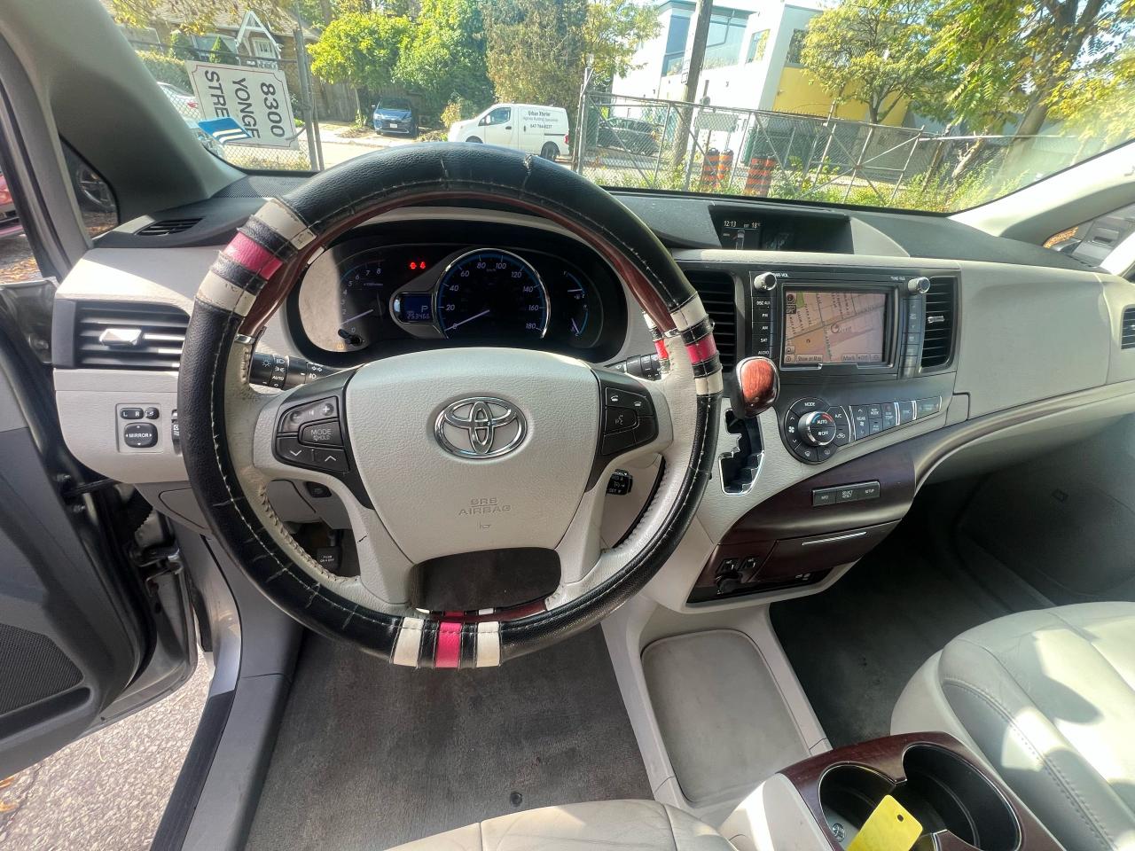 2011 Toyota Sienna LIMITED - Photo #10