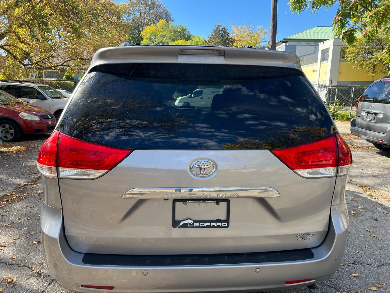 2011 Toyota Sienna LIMITED Photo3