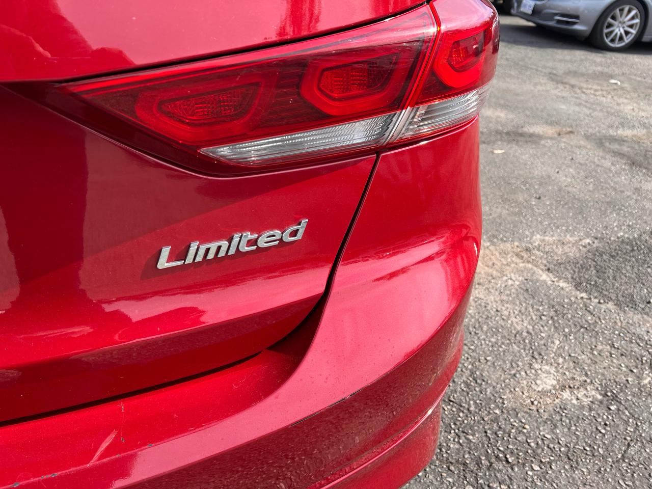 2018 Hyundai Elantra Limited Photo12