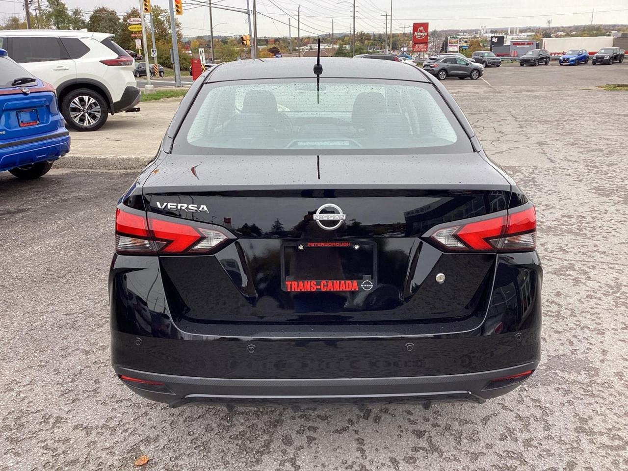 2023 Nissan Versa S Photo3