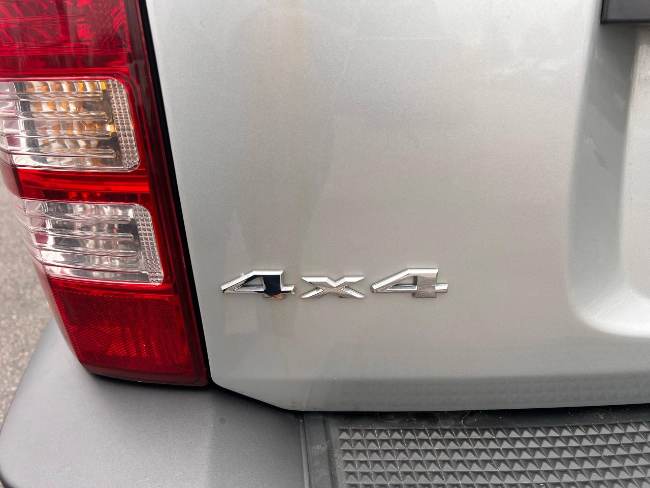 2011 Jeep Liberty Renegade Photo40