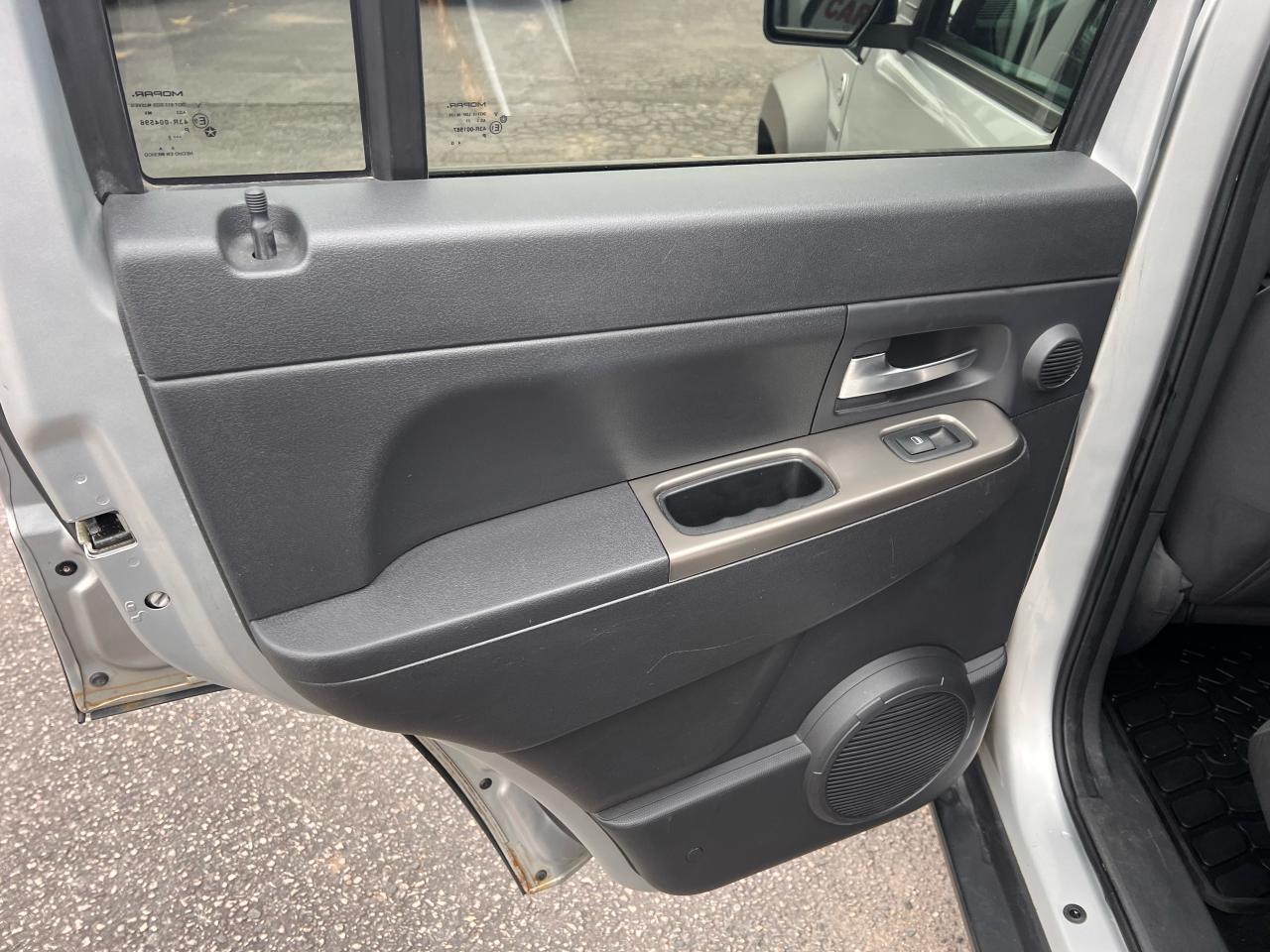 2011 Jeep Liberty Renegade Photo16