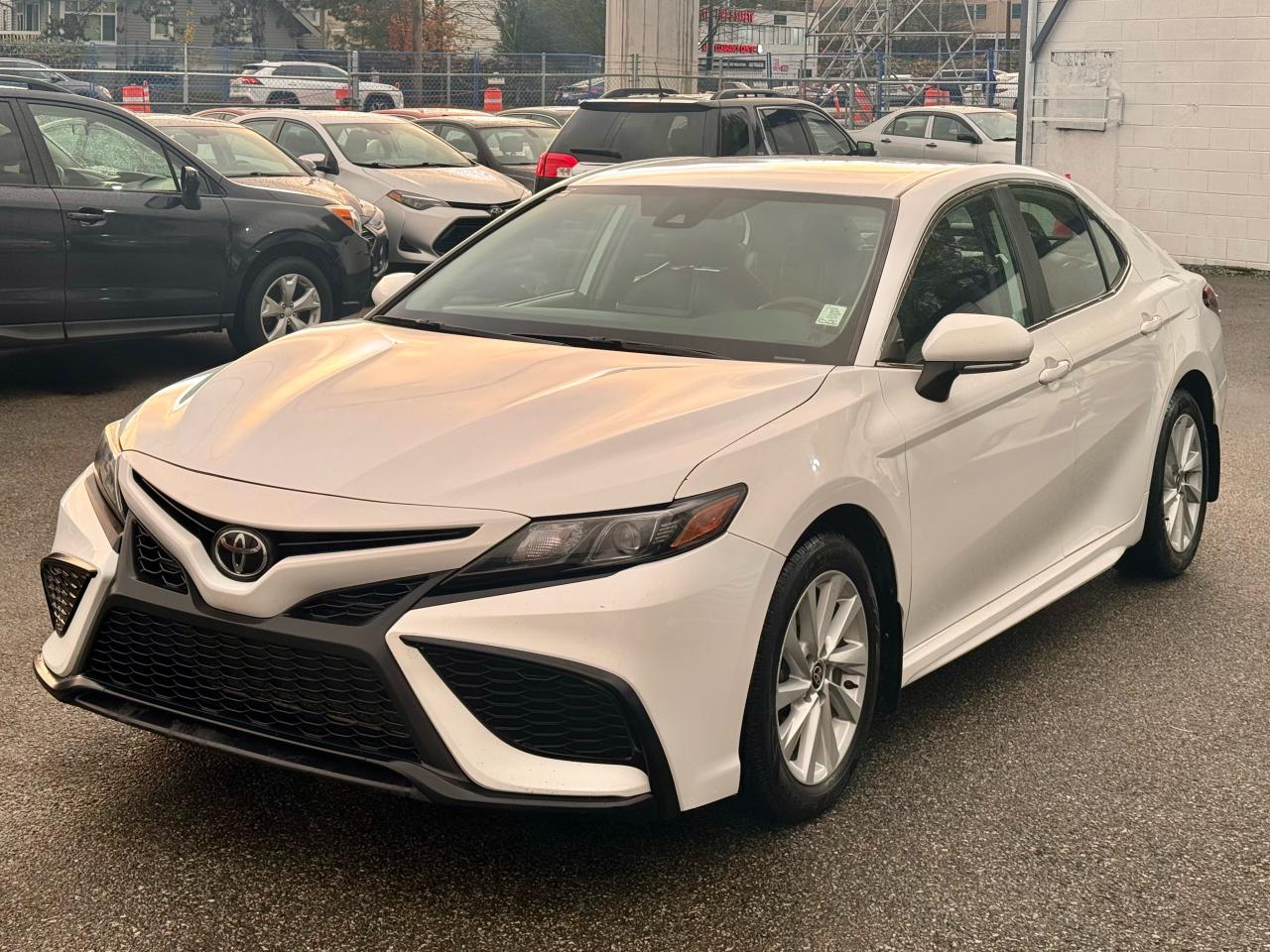 2022 Toyota Camry SE FINANCING AVAILABLE Photo1