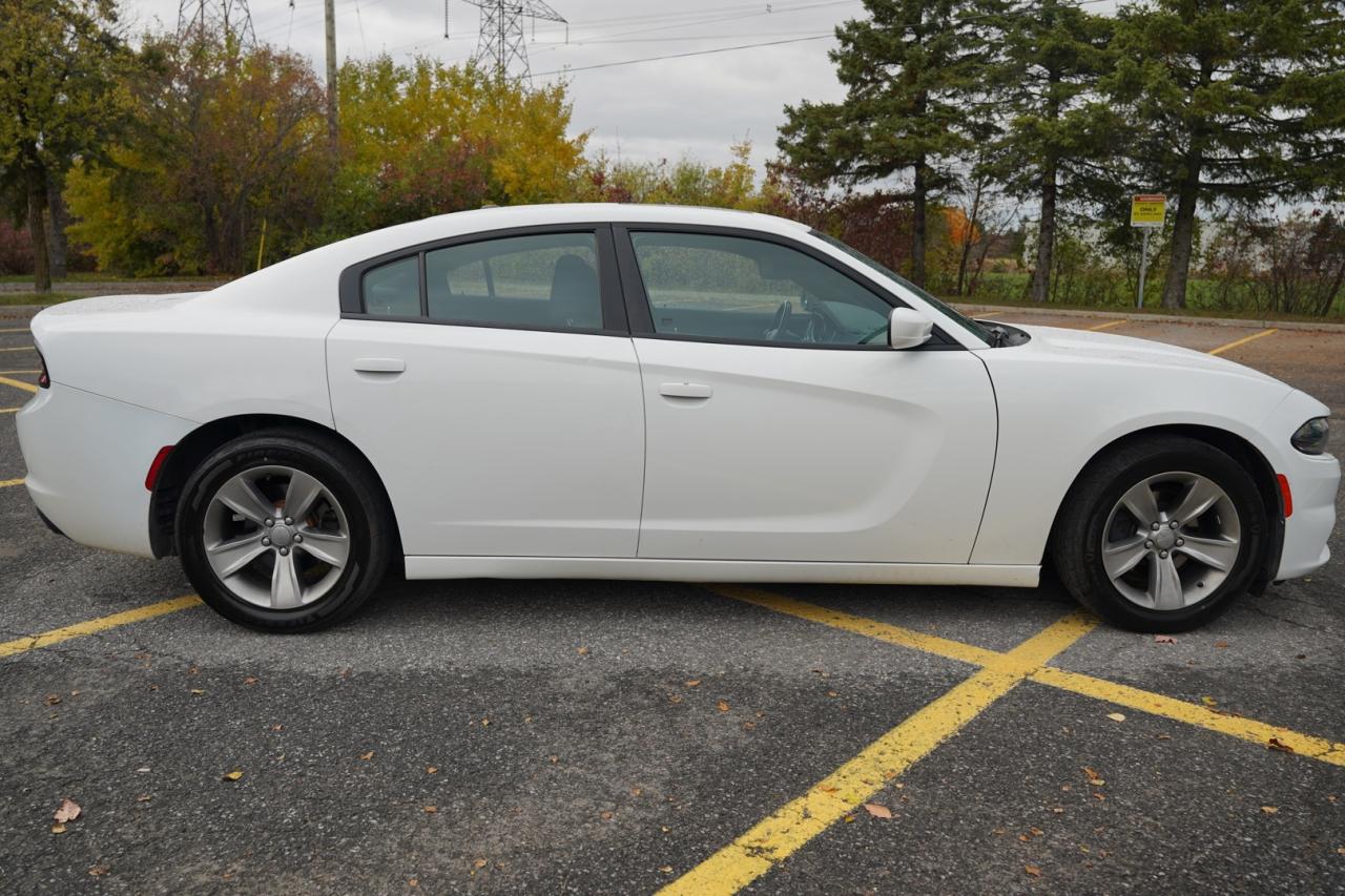2016 Dodge Charger SXT - Photo #4