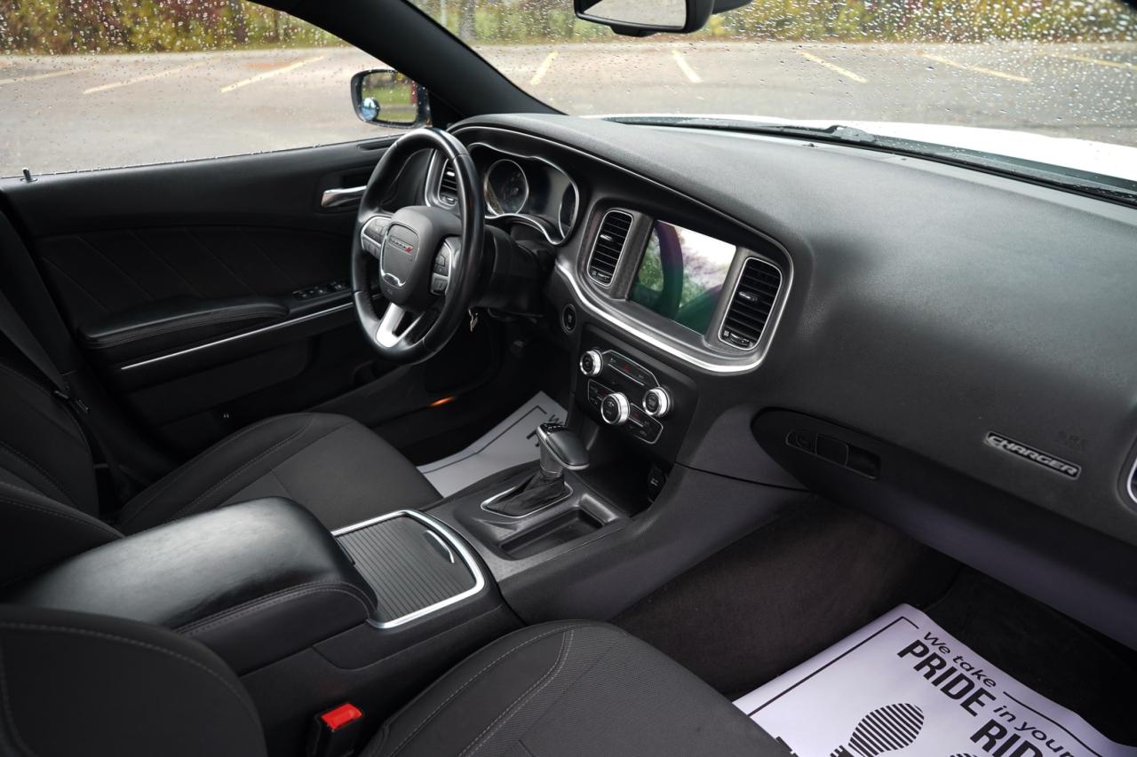 2016 Dodge Charger SXT - Photo #12