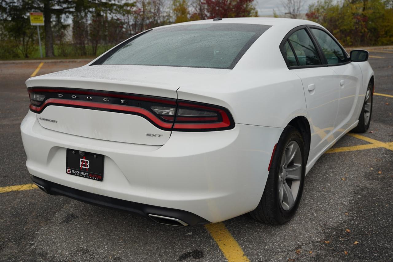 2016 Dodge Charger SXT Photo4