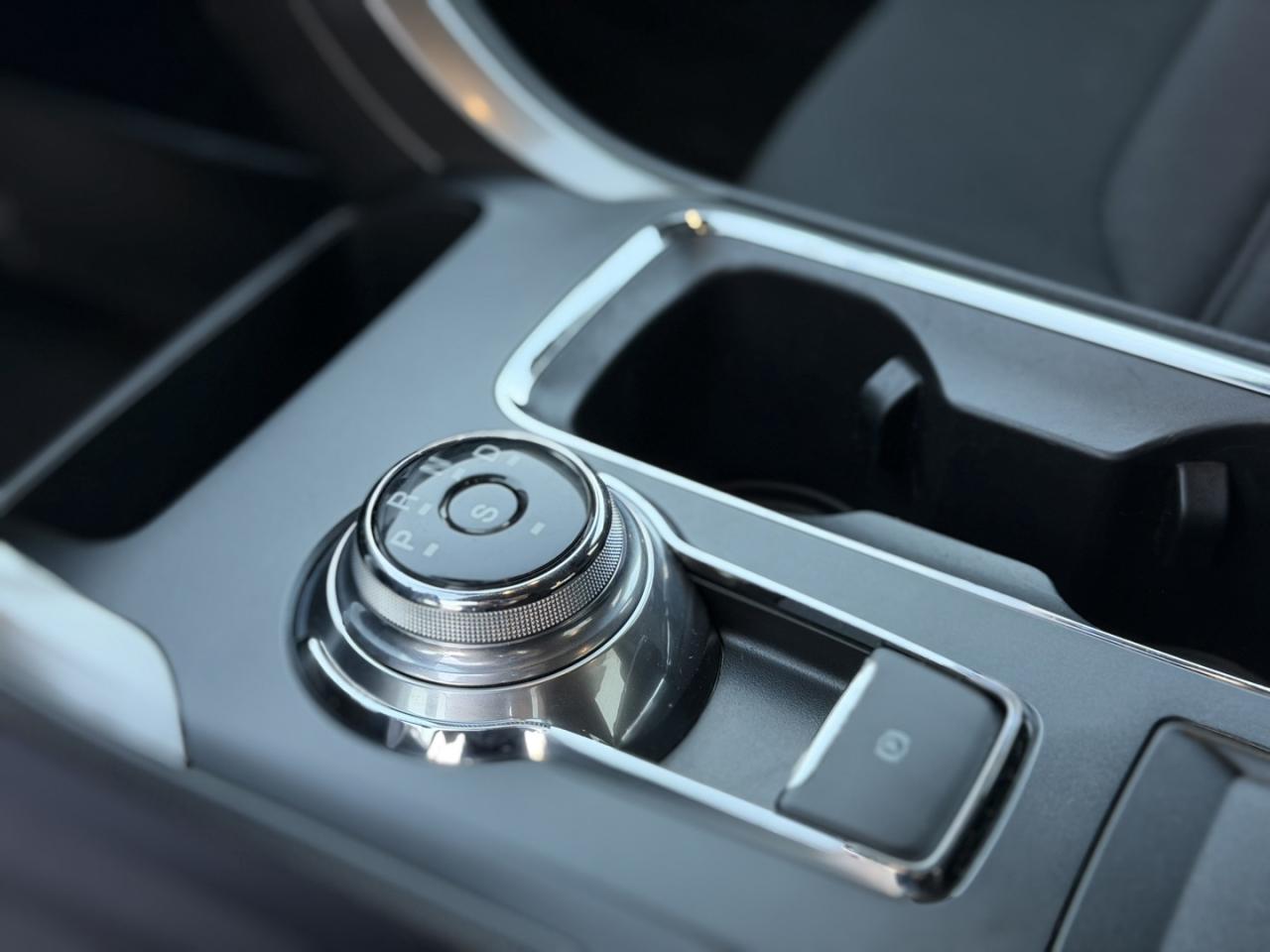 2019 Ford Fusion SE - Photo #12