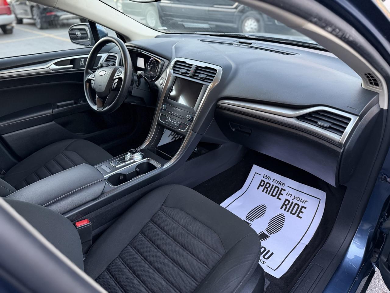 2019 Ford Fusion SE - Photo #16