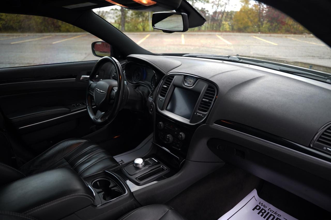 2018 Chrysler 300 S S V6 AWD - Photo #12