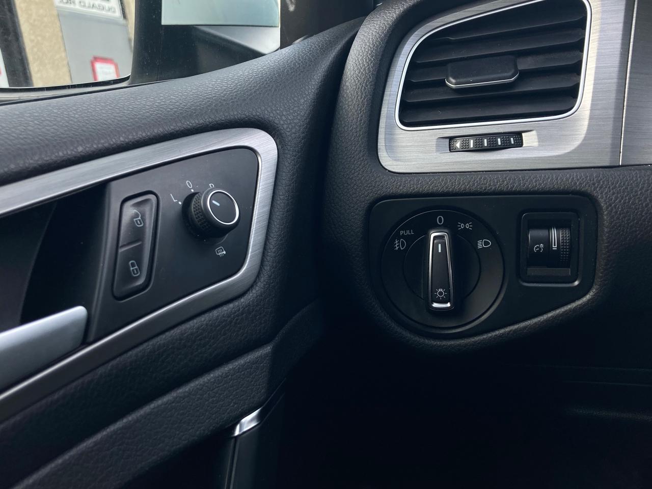 2016 Volkswagen Golf S - Photo #21