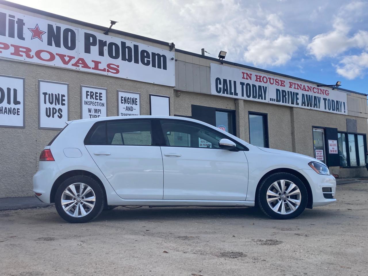 2016 Volkswagen Golf S - Photo #2