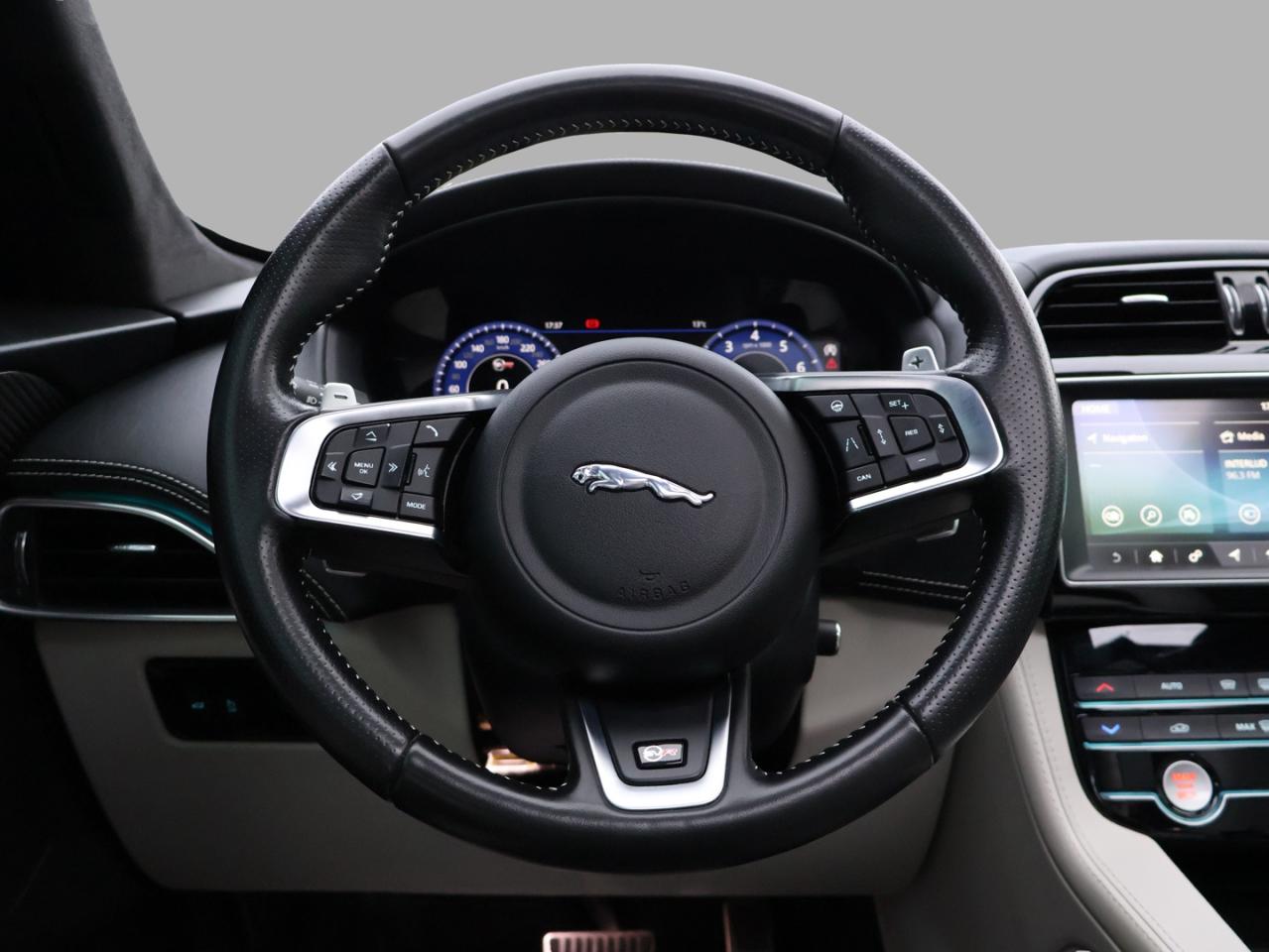 2020 Jaguar F-PACE V8 SVR AWD CERTIFIED *ACCIDENT FREE*JAGUAR MAINTAIN* CAMERA NAV BLUETOOTH LEATHER HEATED SEATS PANO ROOF CRUISE ALLOYS - Photo #8